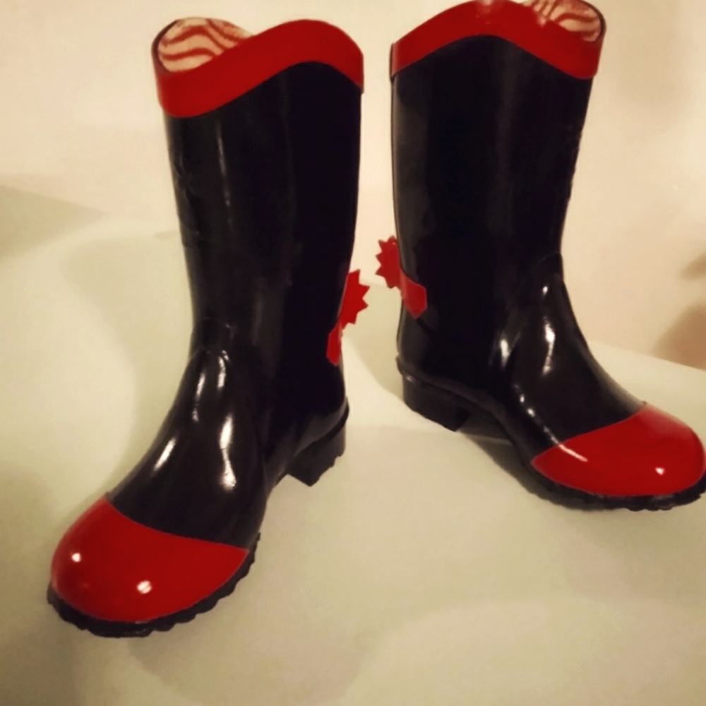 Vintage rubber boots size  7, dead stock (never worn, rediscovered stock)Co